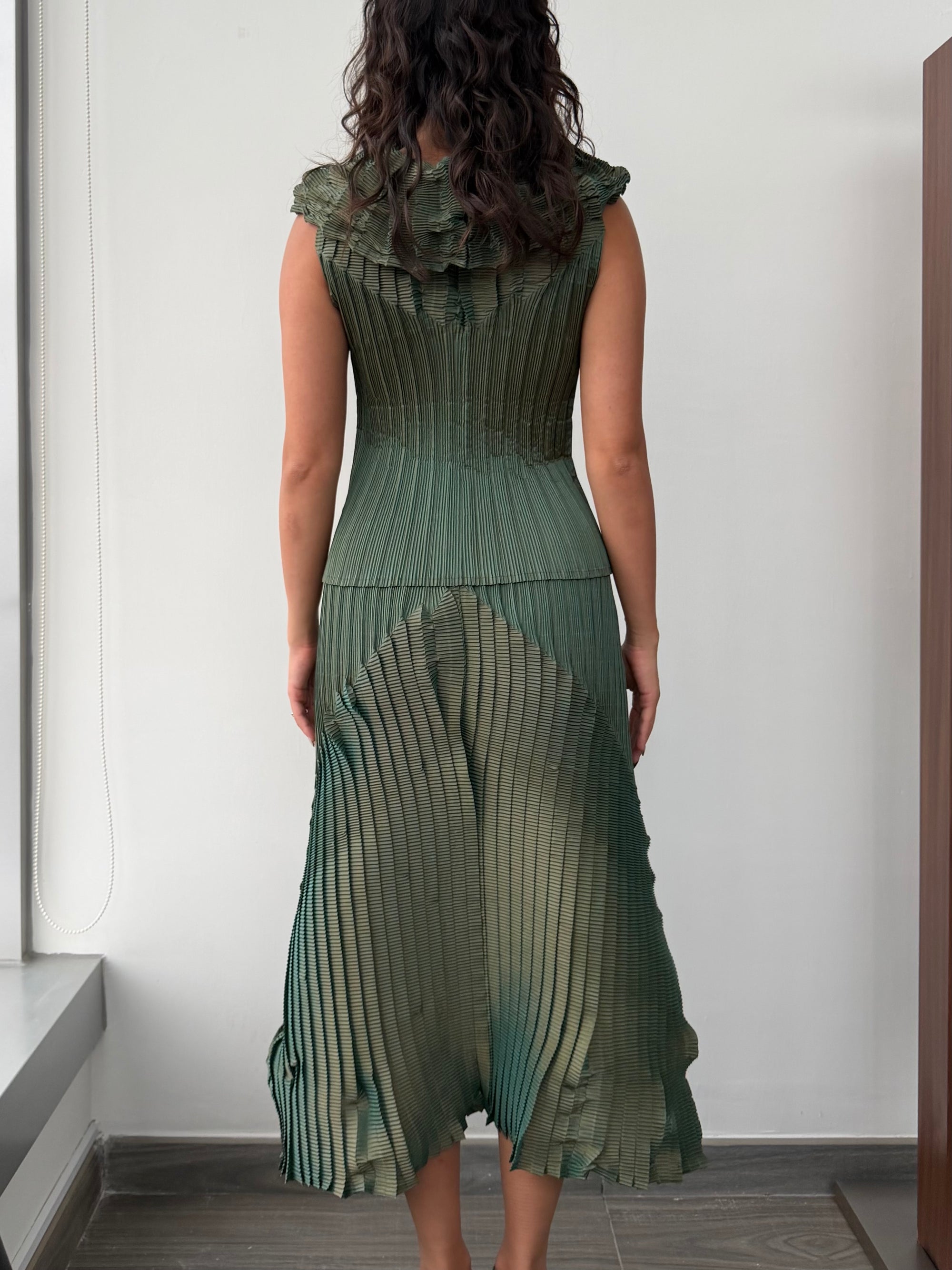 ISSEY MIYAKE FETE F/W 2008 IREDESCENT PLEATED SET