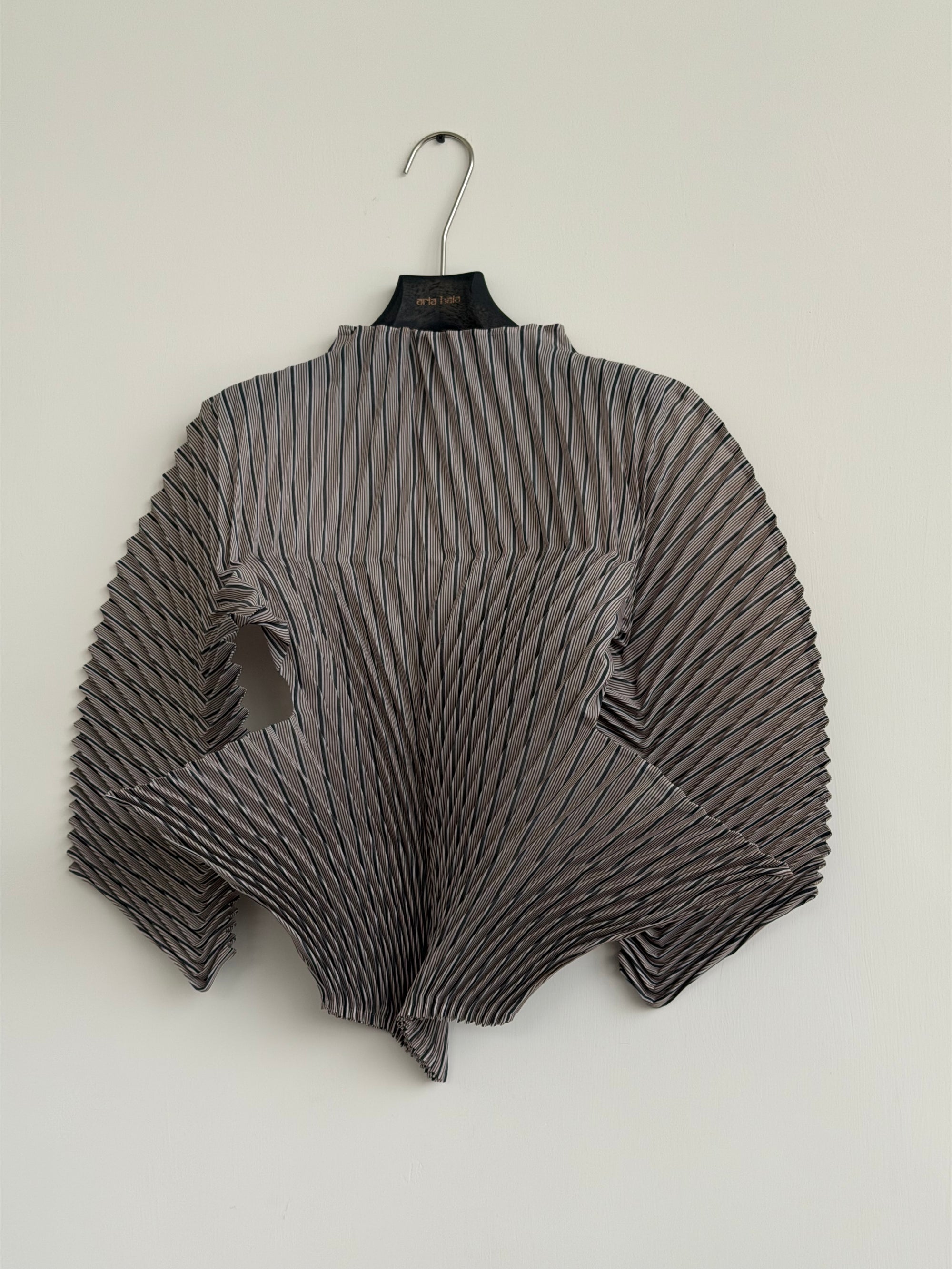 ISSEY MIYAKE GENERIC STRIPES HAND PLEATS TOP