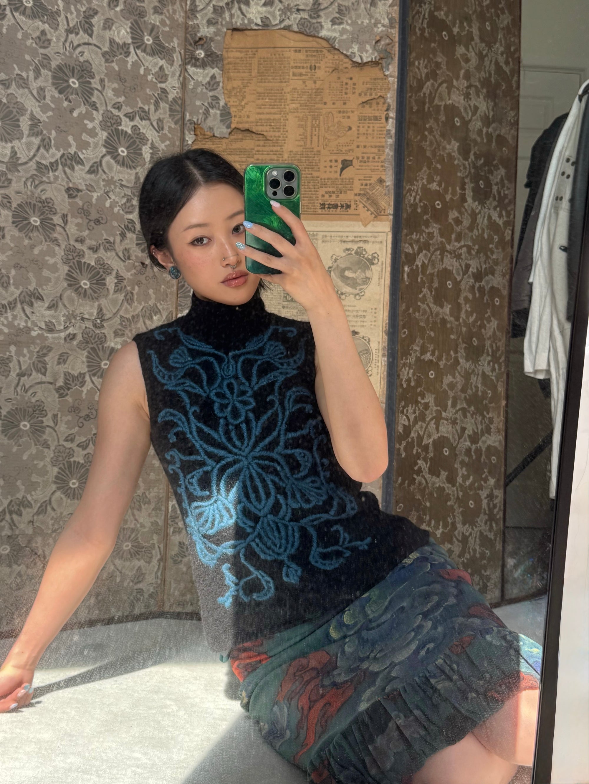 VIVIENNE TAM 00s KNITTED ORNAMENTAL MOTIF TOP