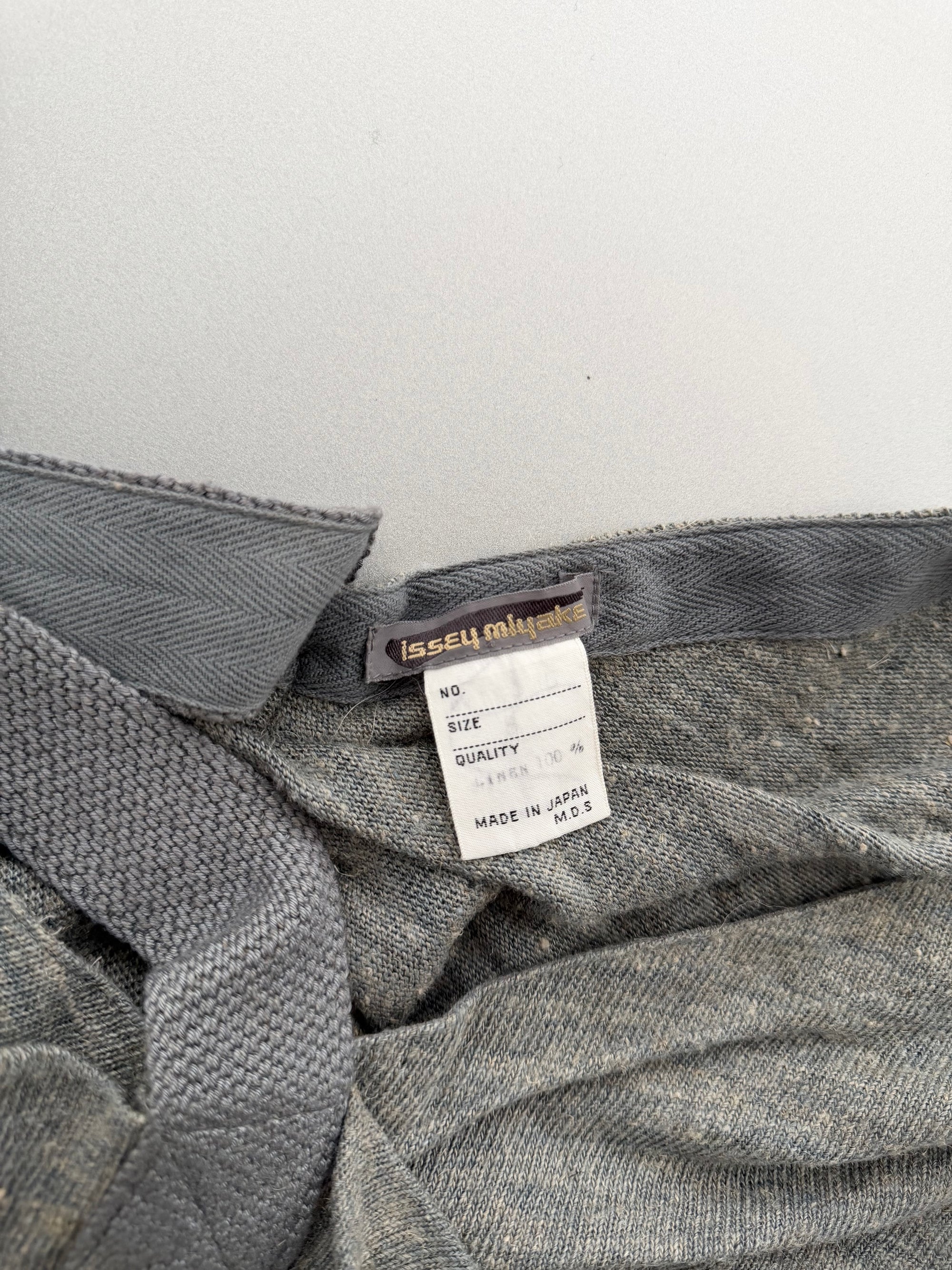 ISSEY MIYAKE 80s OFF SHOULDER STRAP TOP