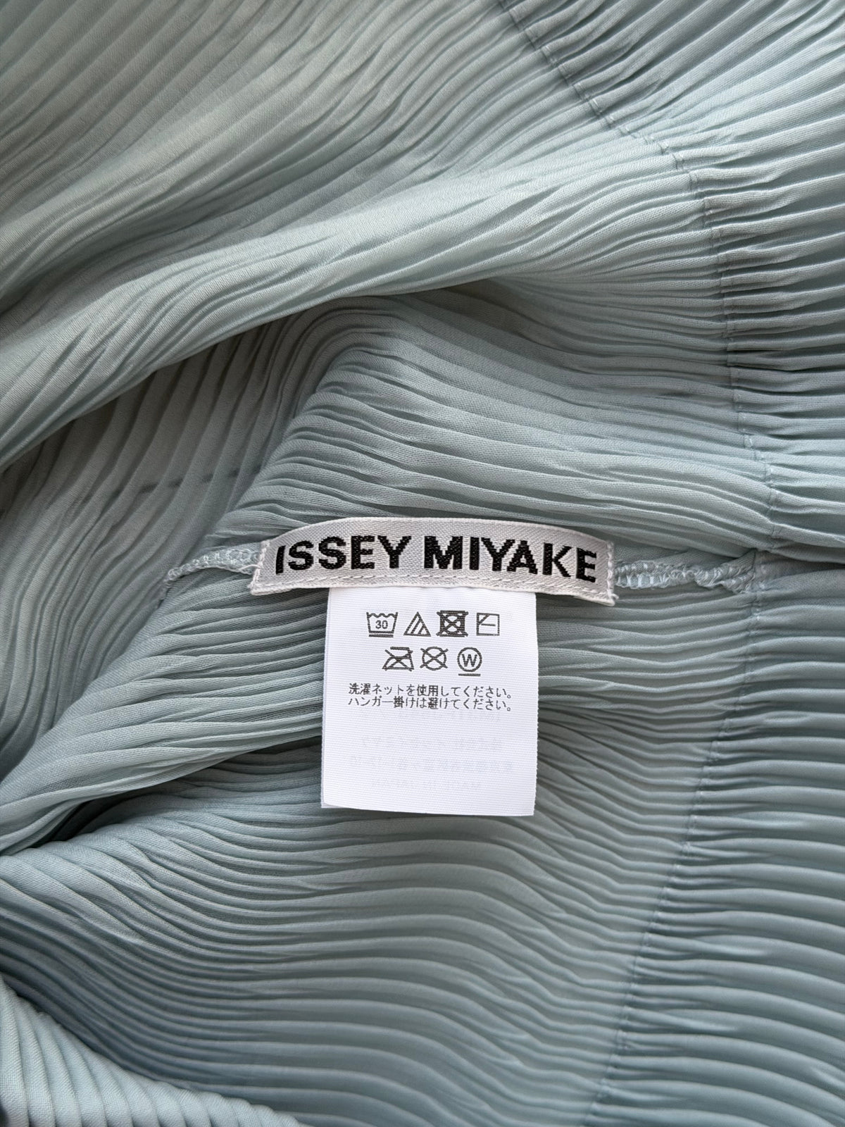 ISSEY MIYAKE 3D STEAM PLEATED TOP