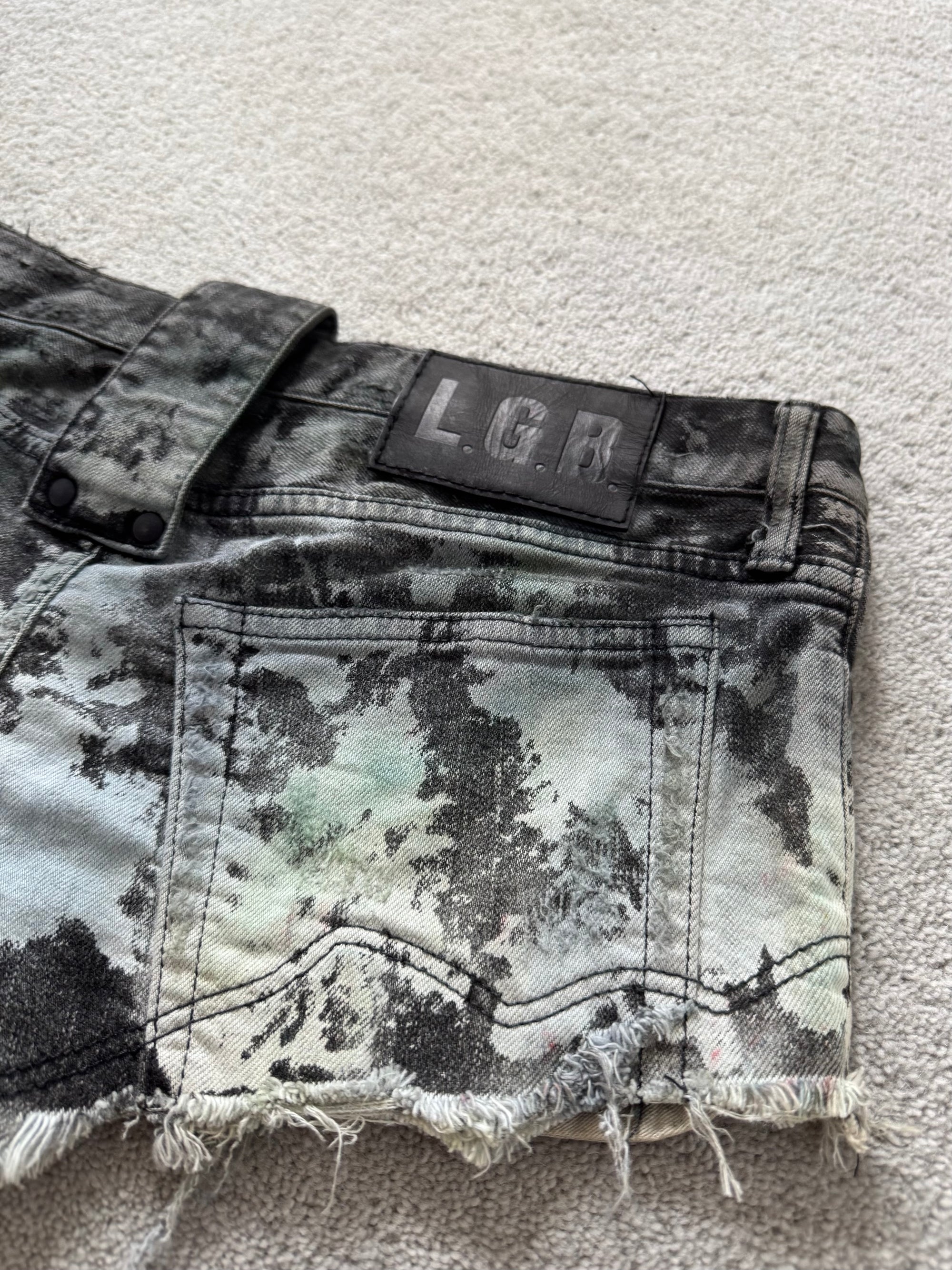 L.G.B. TIE-DYE DISTRESSED HOT PANTS