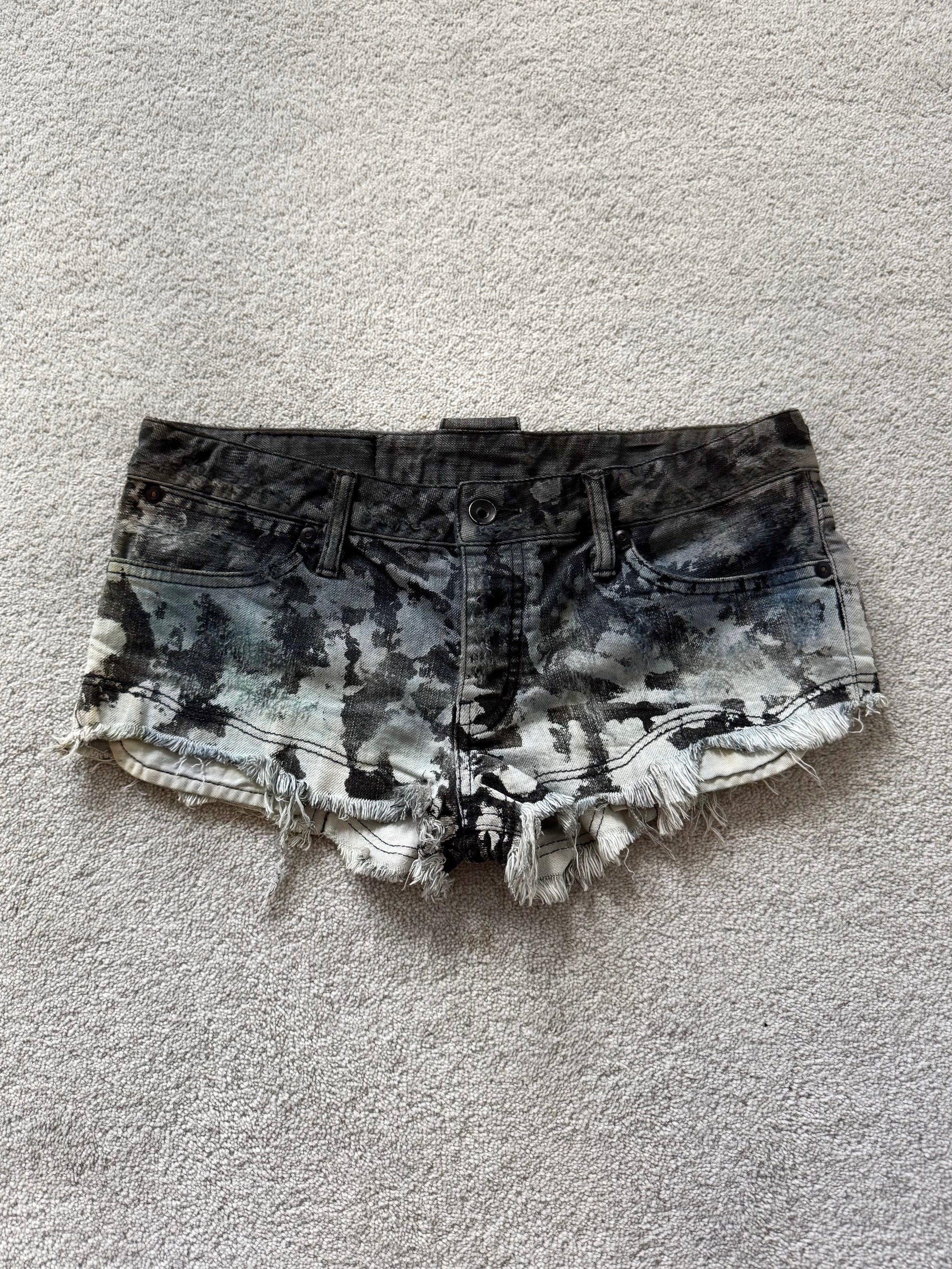 L.G.B. TIE-DYE DISTRESSED HOT PANTS