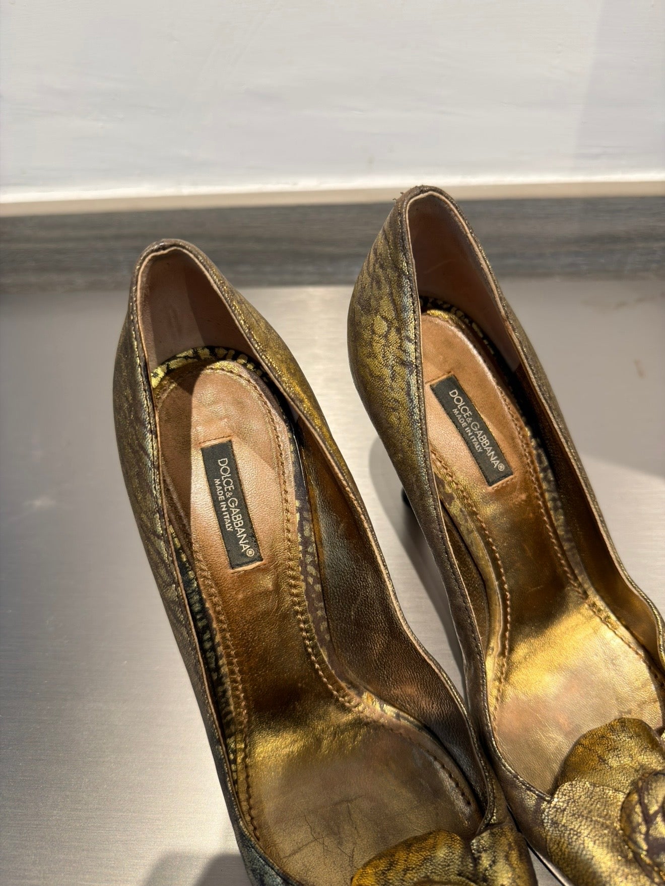 DOLCE AND GABBANA 00s GOLDEN ROSE PUMPS