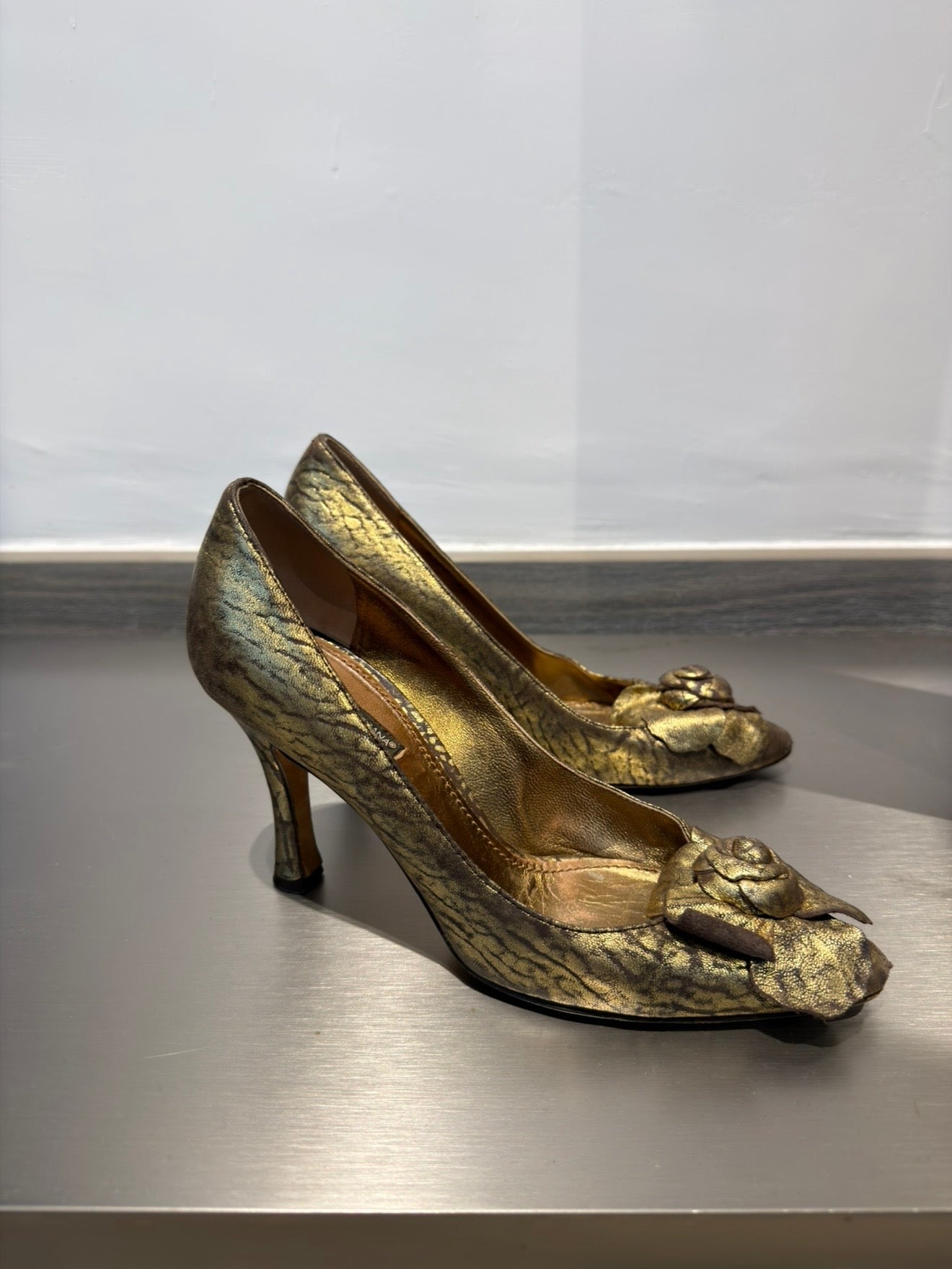 DOLCE AND GABBANA 00s GOLDEN ROSE PUMPS