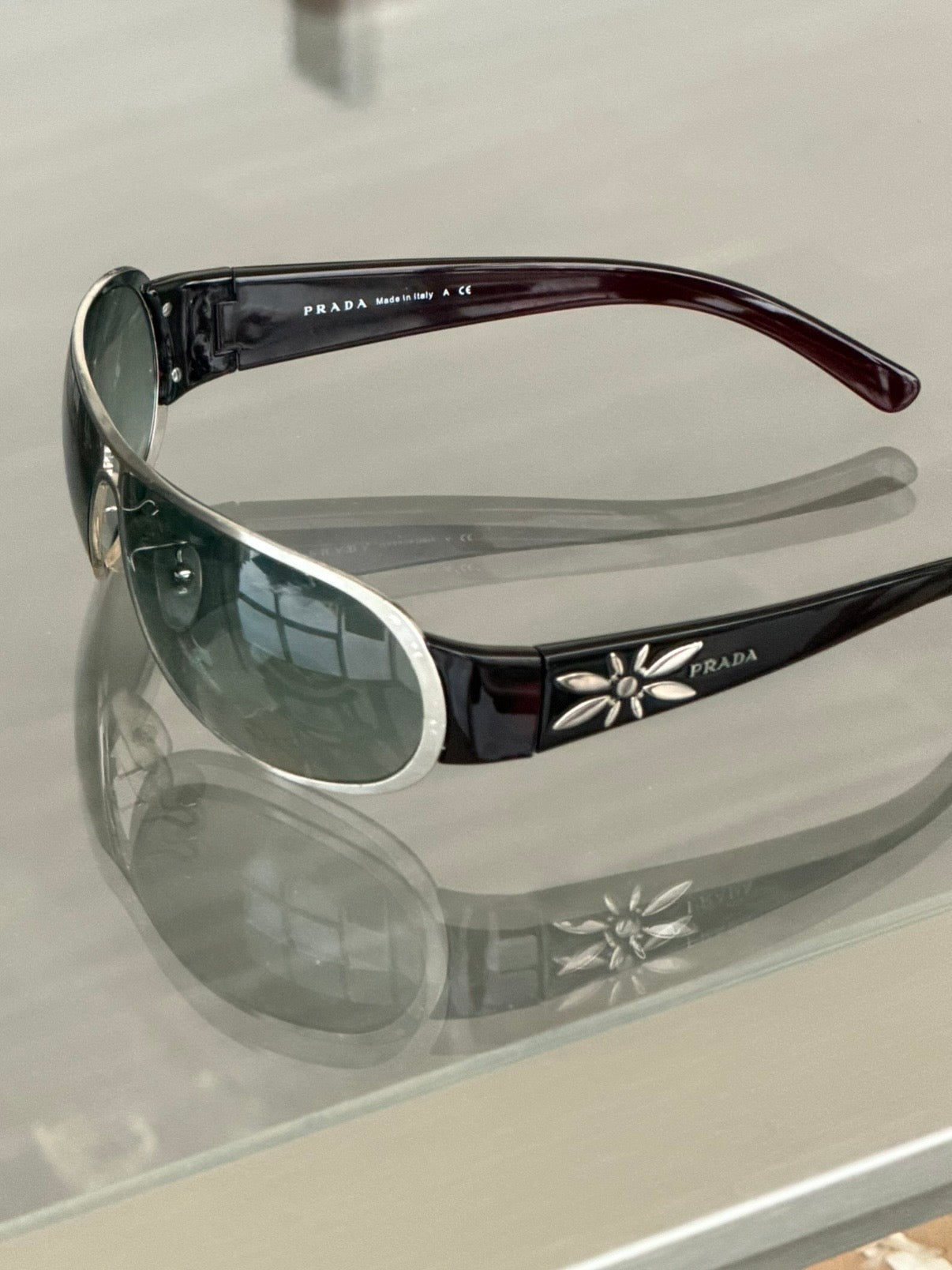 PRADA 00s FLOWER LOGO SUNGLASSES