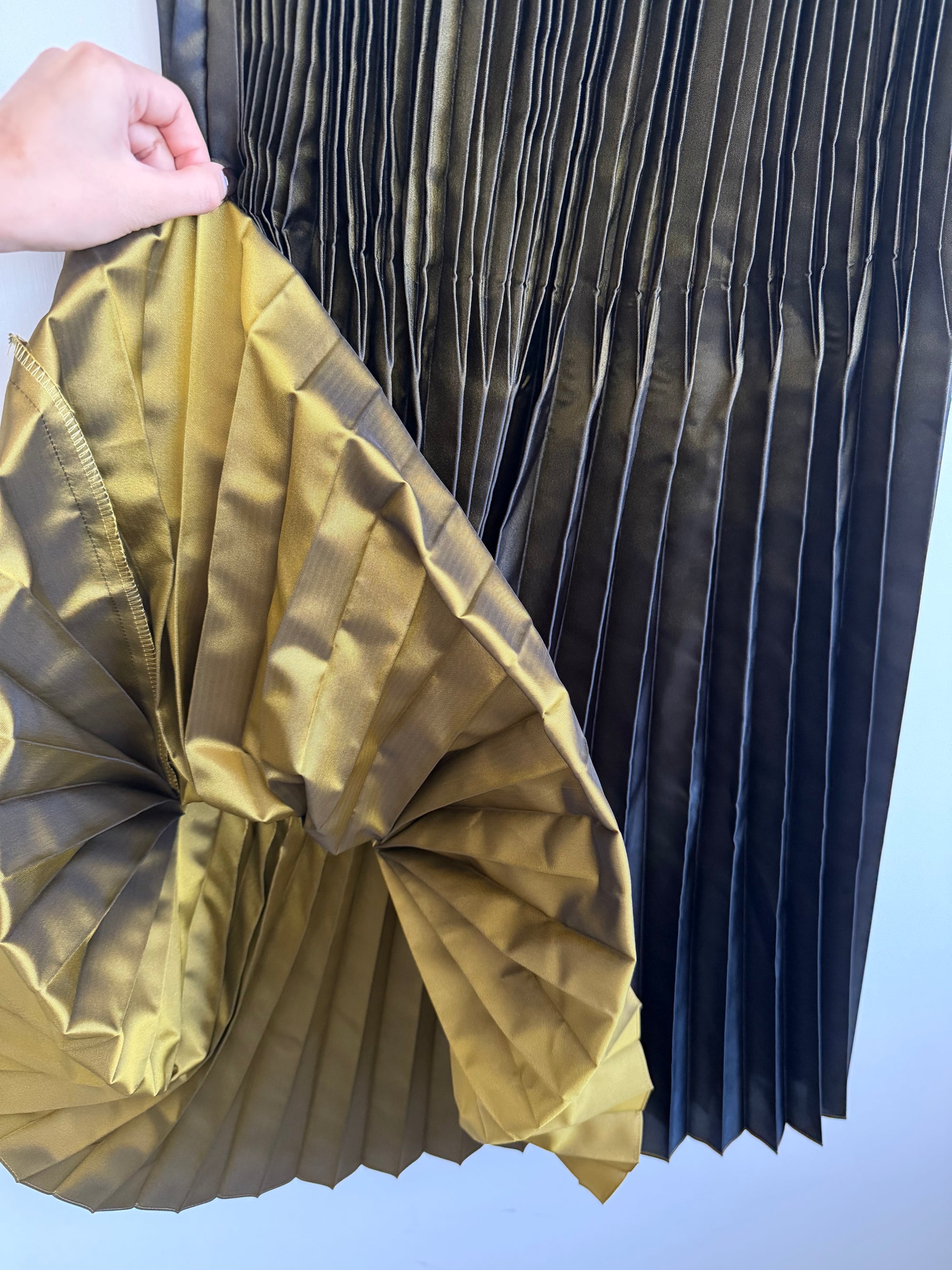 ISSEY MIYAKE 00s IRIDESCENT PLEAT SKIRT