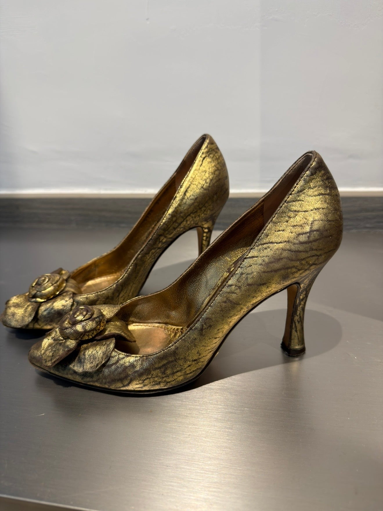 DOLCE AND GABBANA 00s GOLDEN ROSE PUMPS