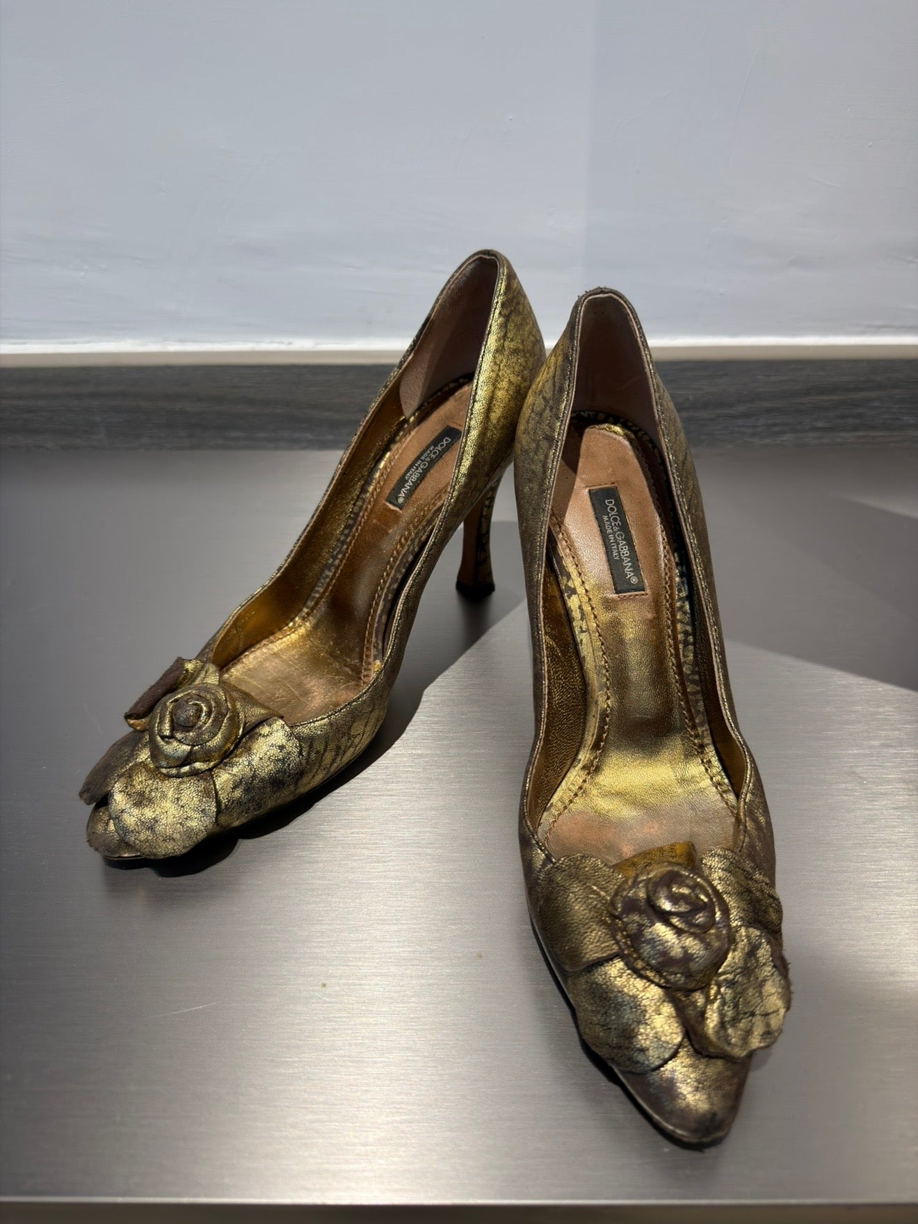 DOLCE AND GABBANA 00s GOLDEN ROSE PUMPS