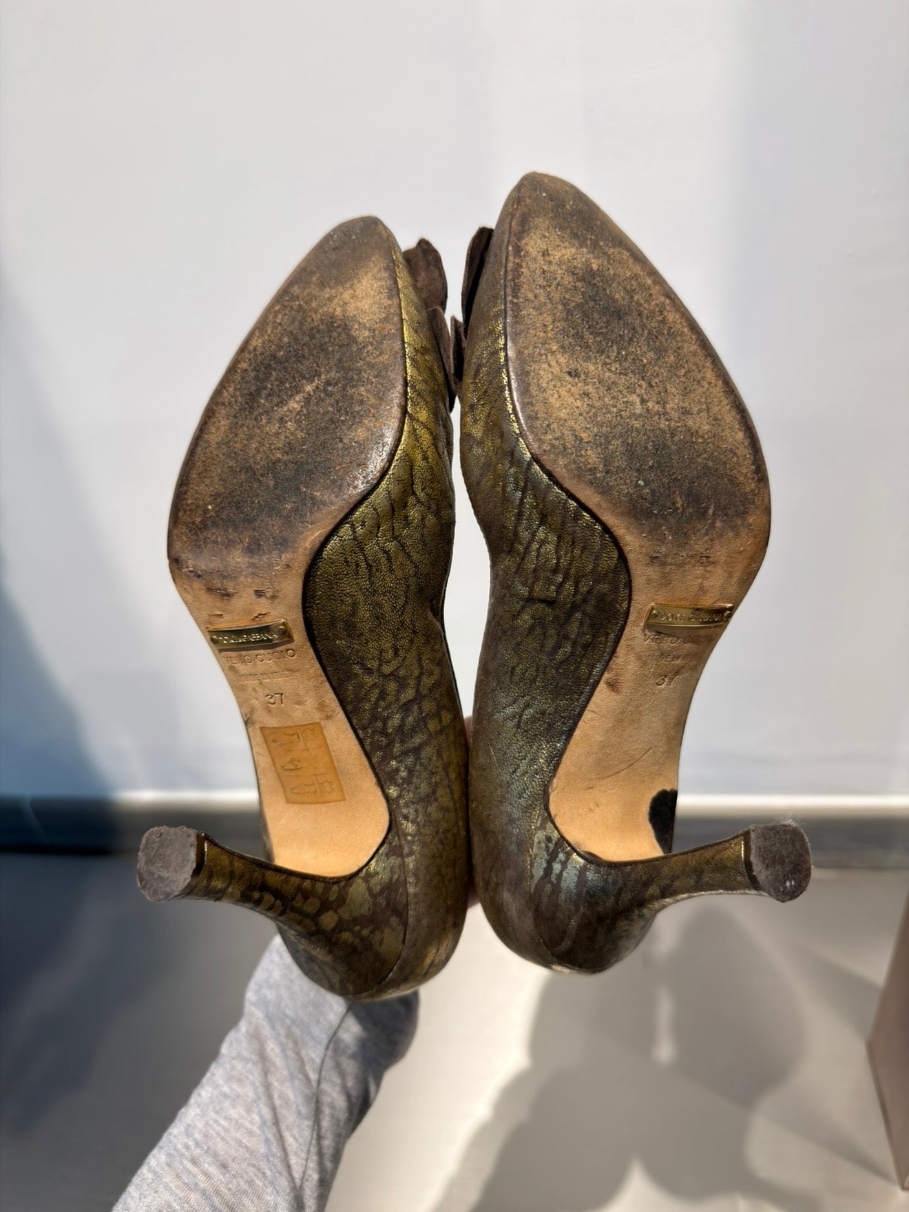DOLCE AND GABBANA 00s GOLDEN ROSE PUMPS