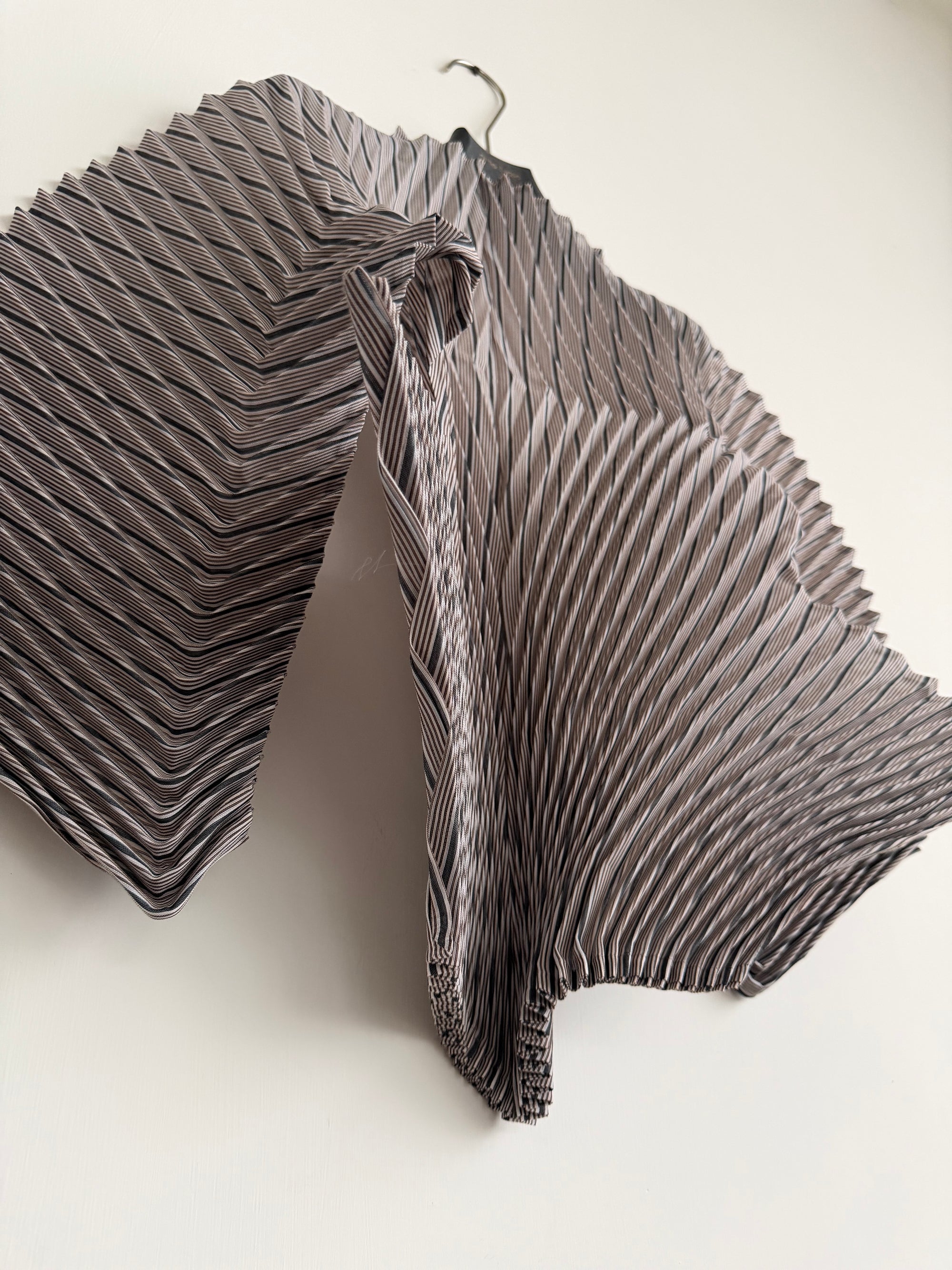 ISSEY MIYAKE GENERIC STRIPES HAND PLEATS TOP