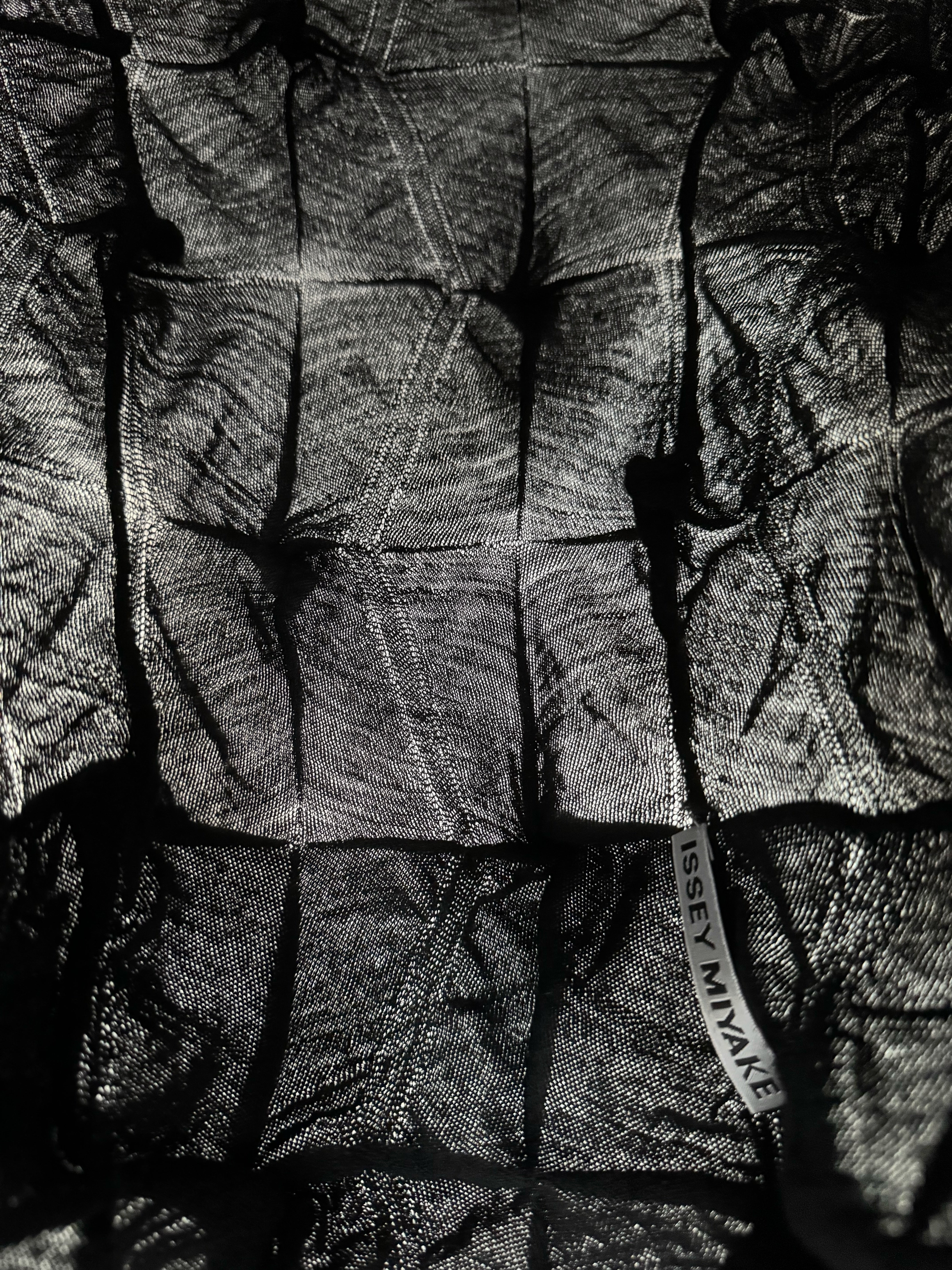 【最終価格/美品】me ISSEY MIYAKE エアリーシースルー ブラック BASICS – ISSEY MIYAKE ONLINE STORE