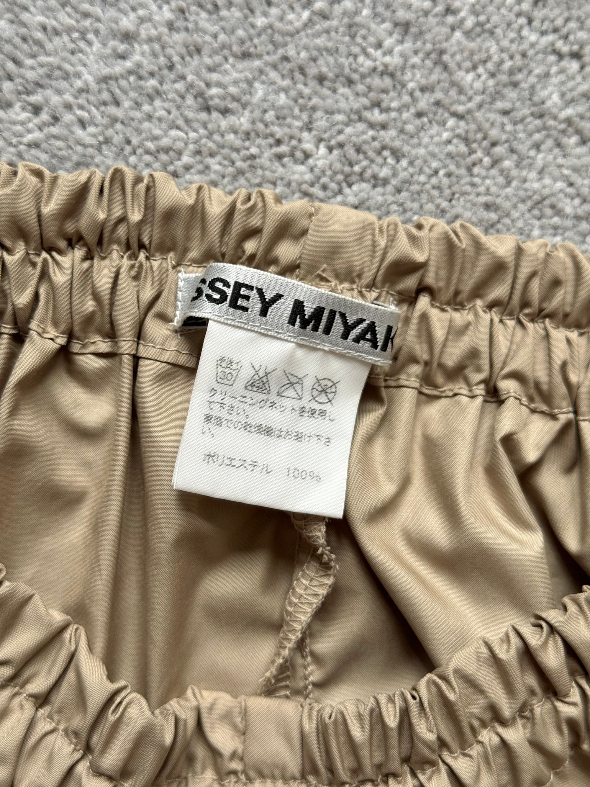 ISSEY MIYAKE GATHERED BALLOON PANTS