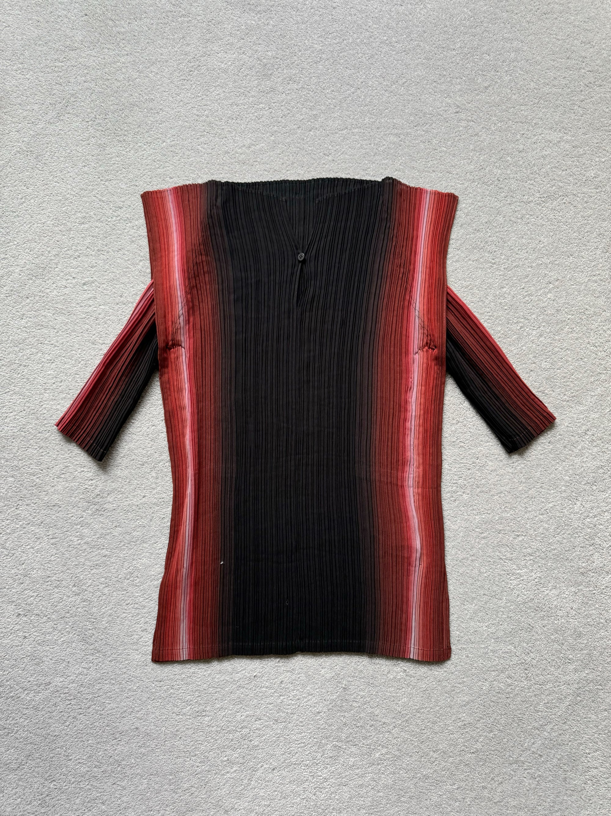 ISSEY MIYAKE GRADIENT PLEATED TOP